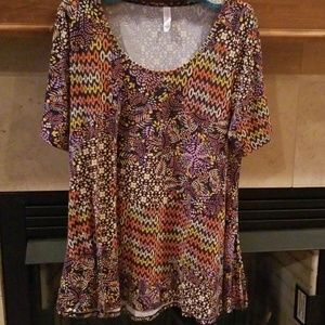 Woman's Lularoe Perfect Style Top